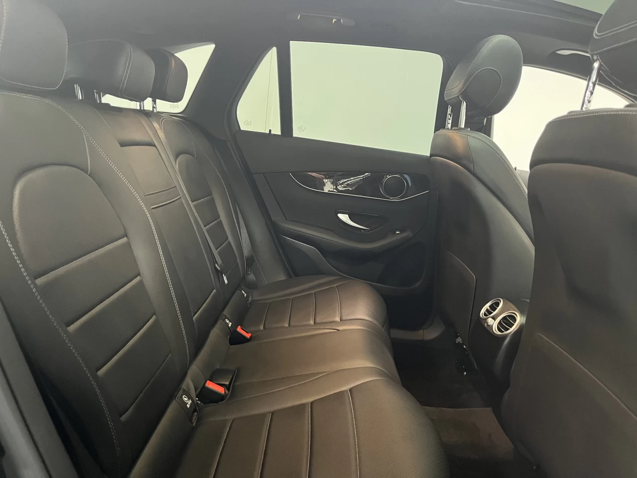 2021 Mercedes-Benz GLC GLC 300 4MATIC SUV *LOW KM* Main Image