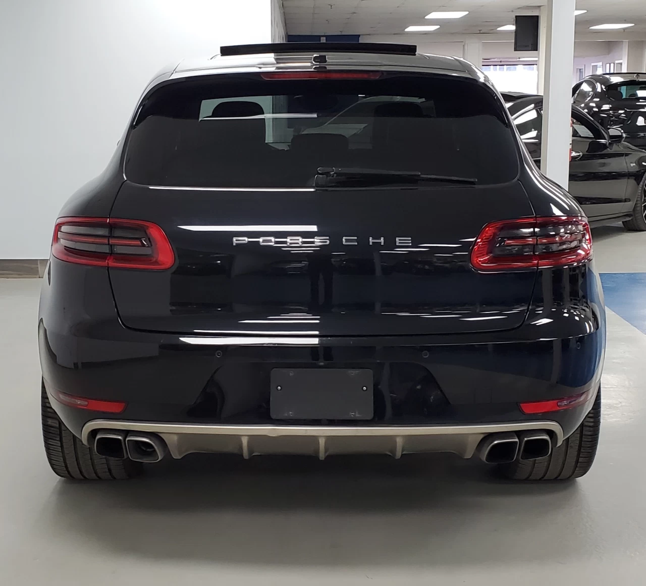 2015 Porsche Macan AWD 4dr Turbo Main Image