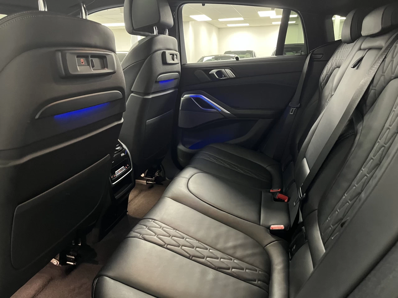 2023 BMW X6 SOLD MSPORT-FROZEN BLACK METALLIC-SKY LOUNGE Image principale