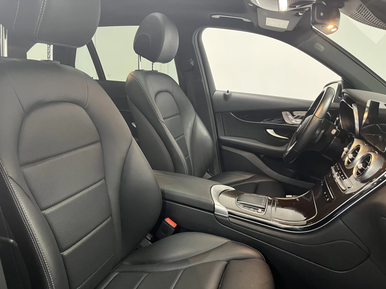 2021 Mercedes-Benz GLC GLC 300 4MATIC SUV *LOW KM* Main Image