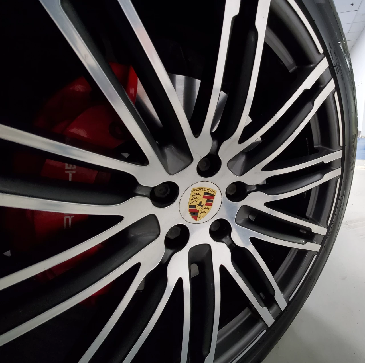 2015 Porsche Macan AWD 4dr Turbo Main Image