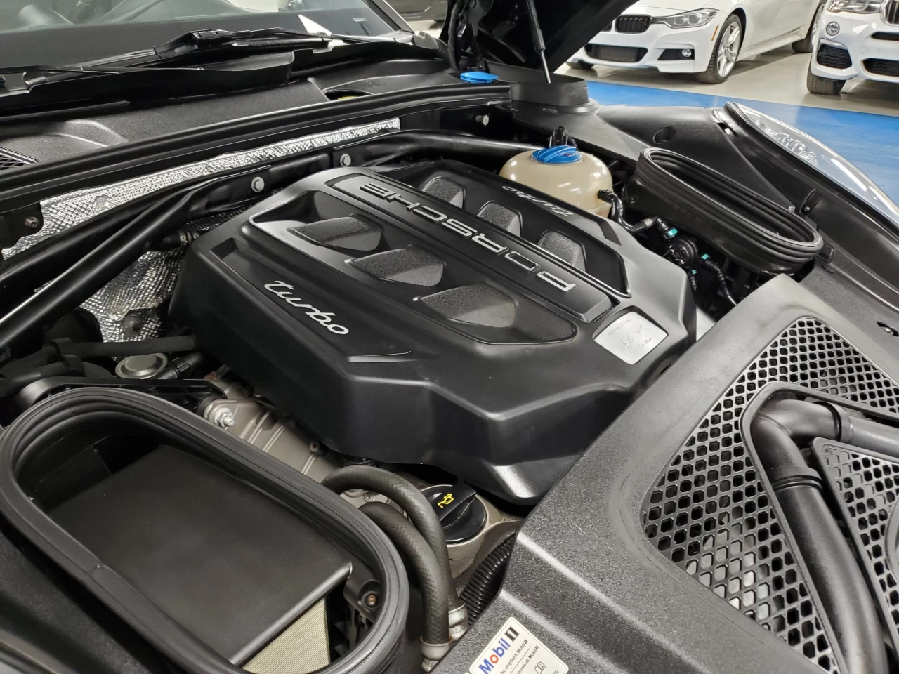 2015 Porsche Macan AWD 4dr Turbo Main Image