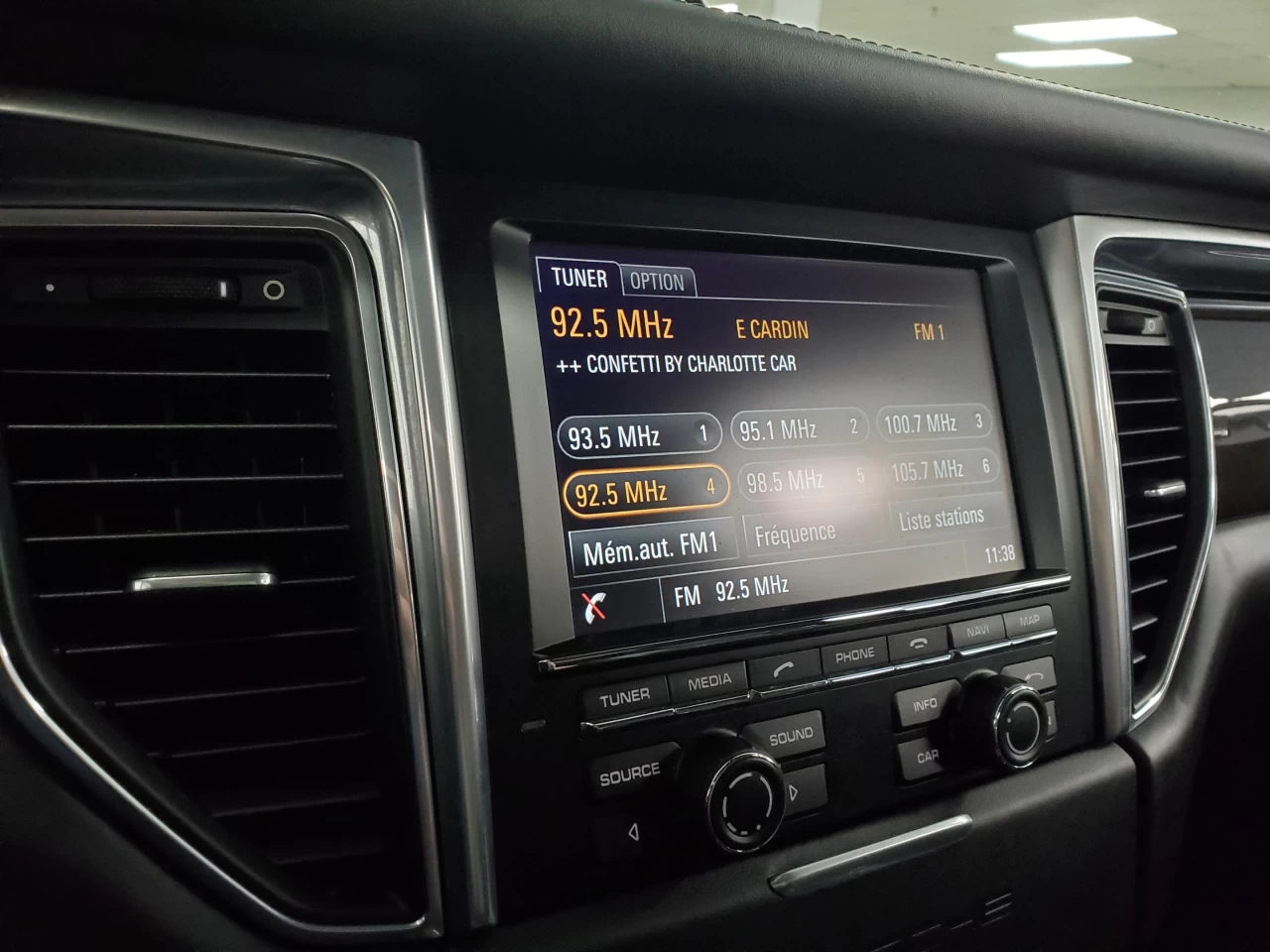 2015 Porsche Macan AWD 4dr Turbo Main Image