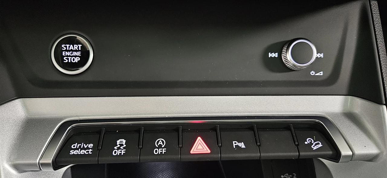 2023 Audi Q3 45 TFSI quattro LOADED ROOF Main Image