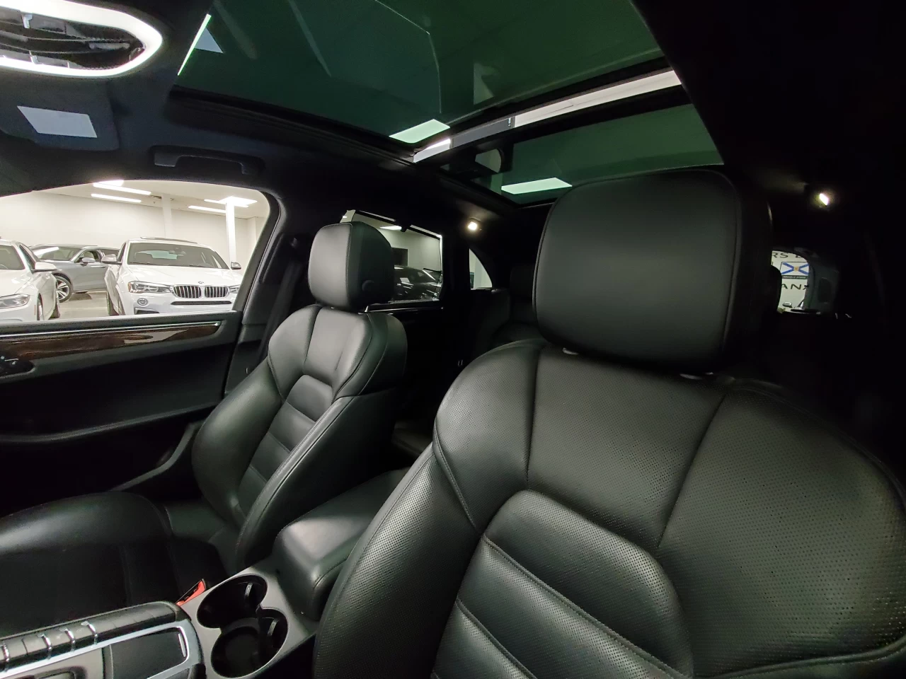 2015 Porsche Macan AWD 4dr Turbo Main Image