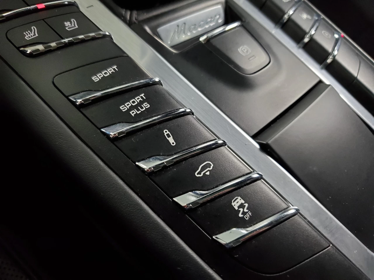 2015 Porsche Macan AWD 4dr Turbo Main Image