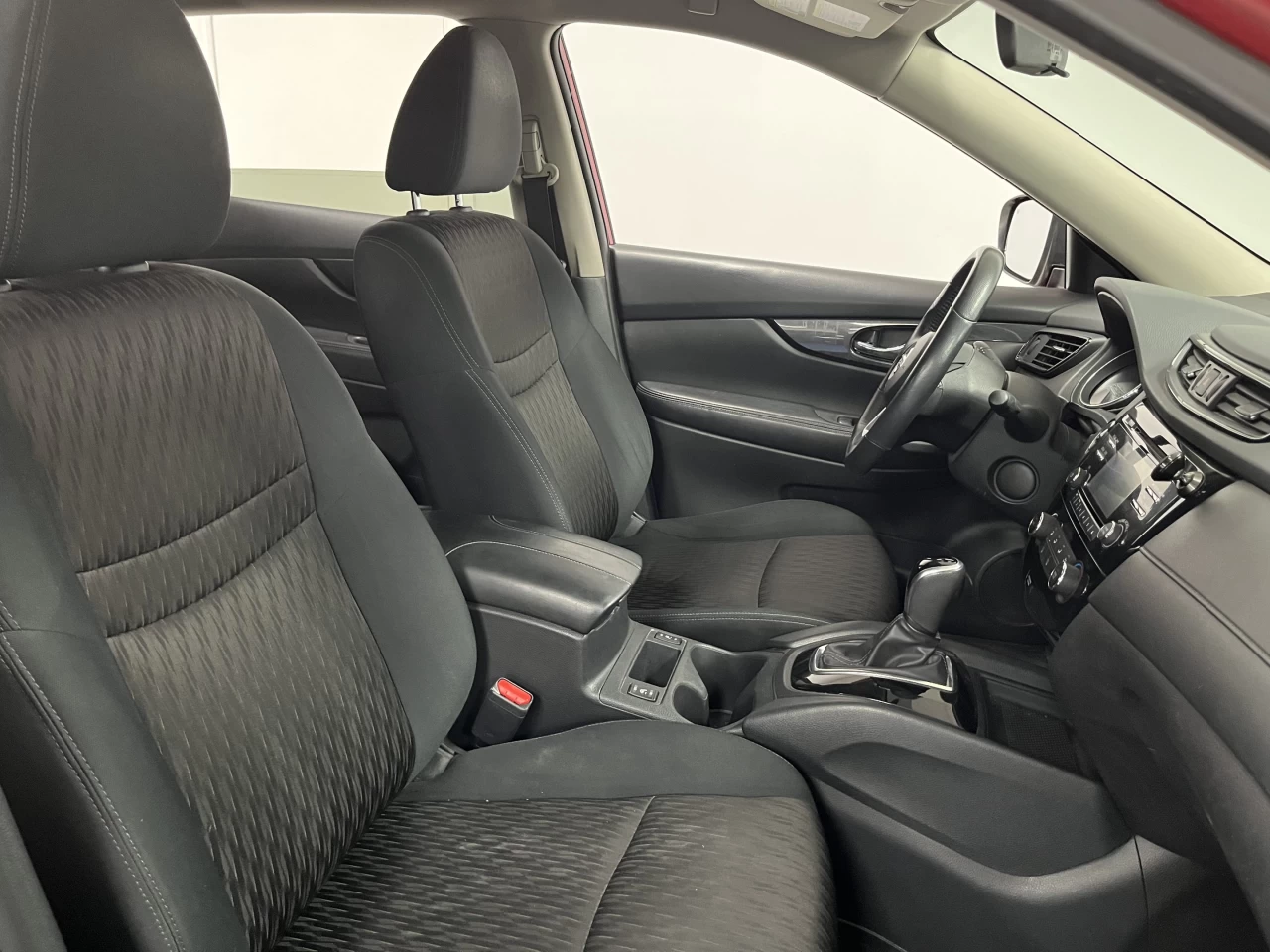 2017 Nissan Rogue AWD 4dr SV Main Image