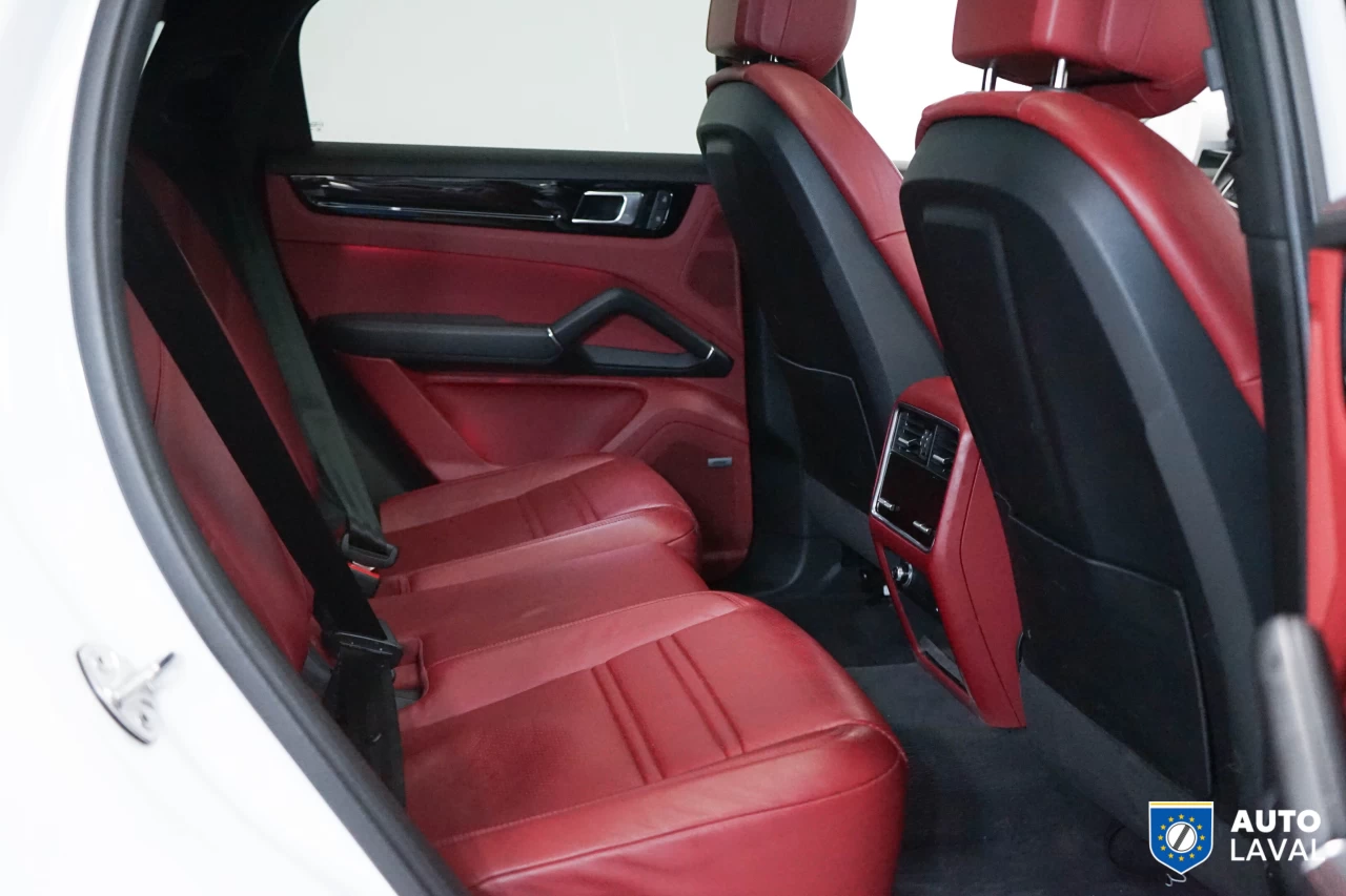 2022 Porsche Cayenne Coupe AWD Main Image