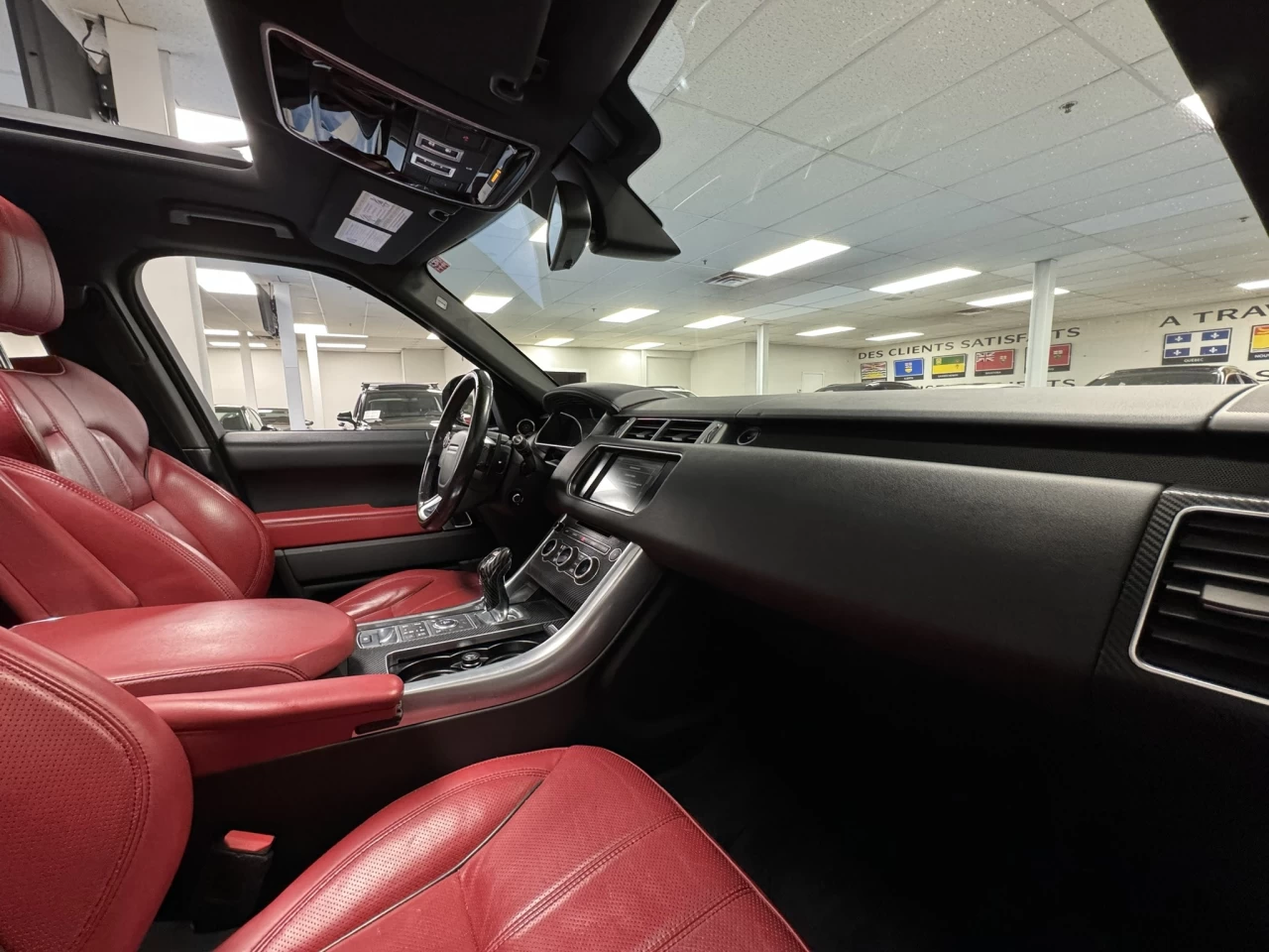 2016 Land Rover Range Rover Sport V8 SC Dynamic - FULL BLACK/RED - LOW KM - 510HP! Image principale