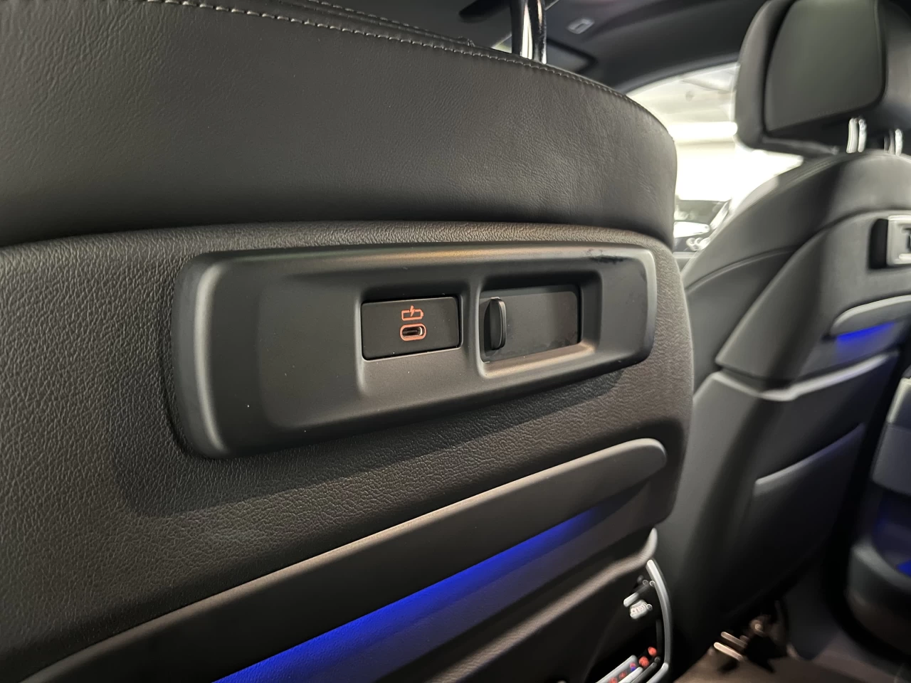 2023 BMW X6 MSPORT-FROZEN BLACK METALLIC-SKY LOUNGE Main Image