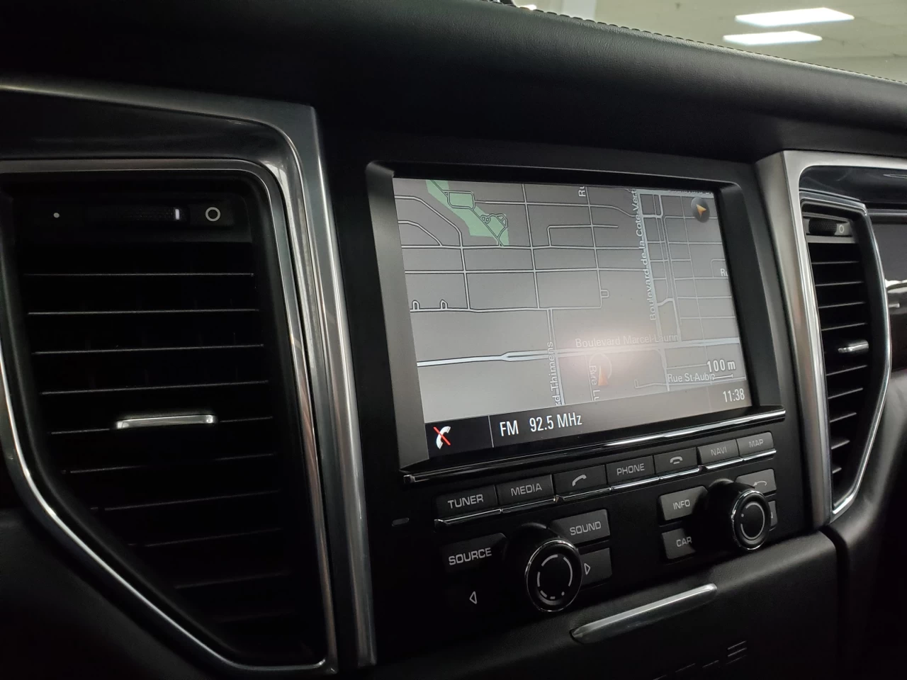 2015 Porsche Macan AWD 4dr Turbo Main Image