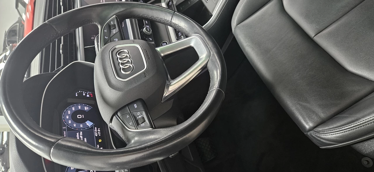 2023 Audi Q3 45 TFSI quattro LOADED ROOF Main Image