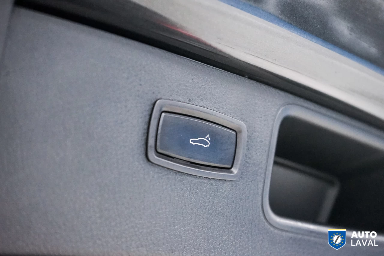 2017 Porsche Macan AWD   BOSE   BACKUP CAM   SUNROOF Image principale