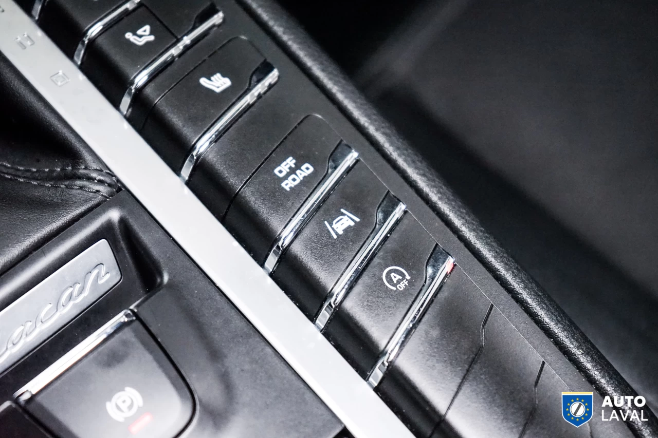 2017 Porsche Macan AWD   BOSE   BACKUP CAM   SUNROOF Image principale