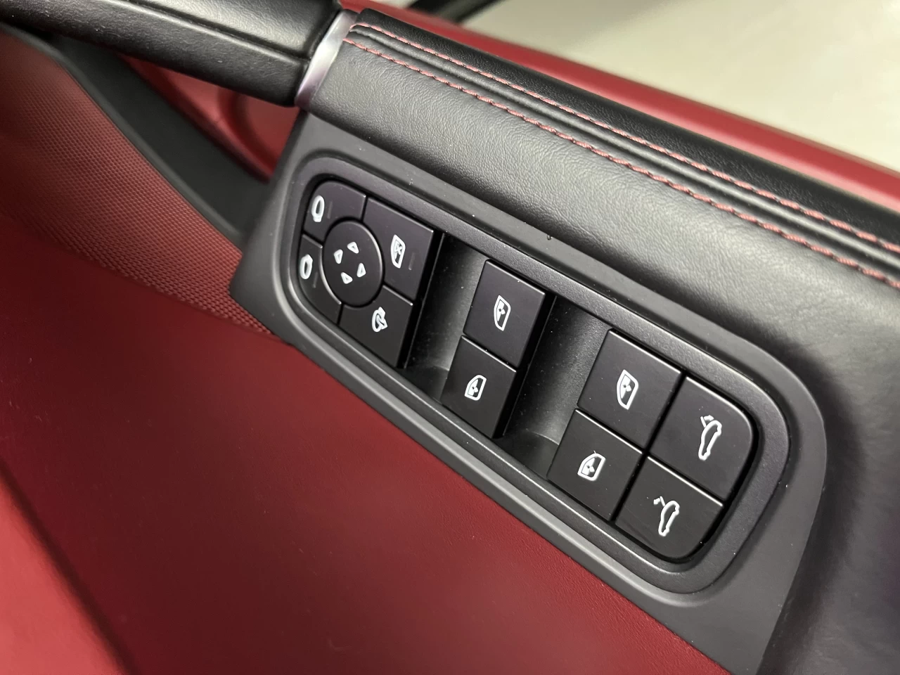 2022 Porsche Cayenne Coupe AWD Main Image