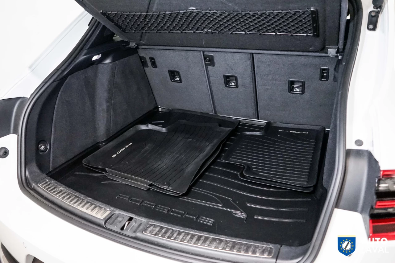 2017 Porsche Macan AWD 4dr Main Image