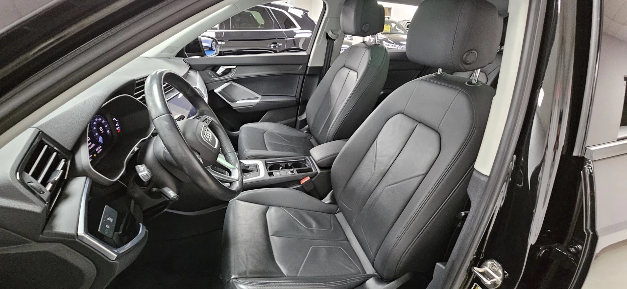 2023 Audi Q3 45 TFSI quattro LOADED ROOF Image principale