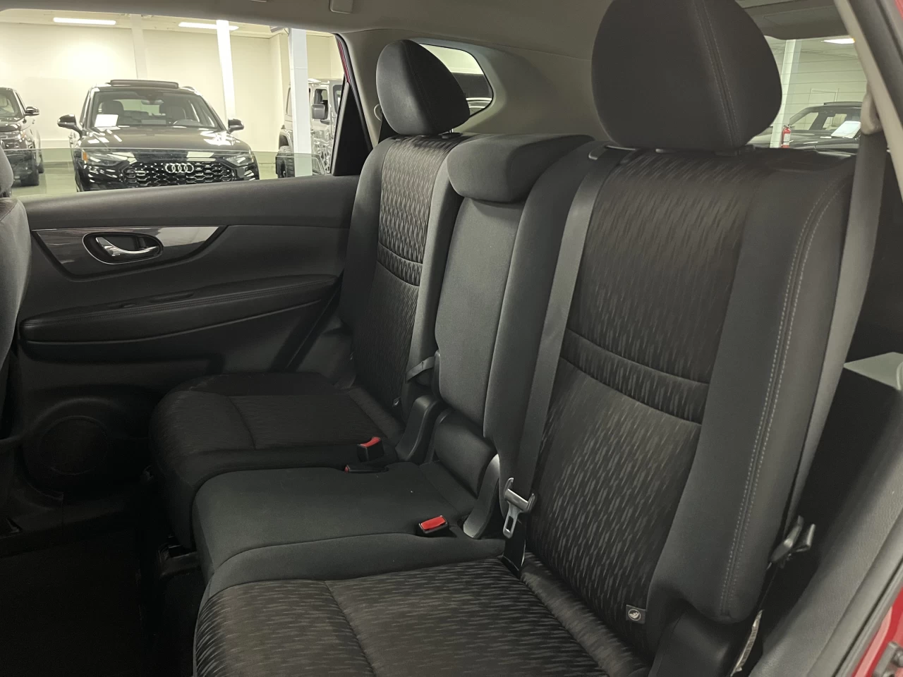 2017 Nissan Rogue AWD 4dr SV Main Image