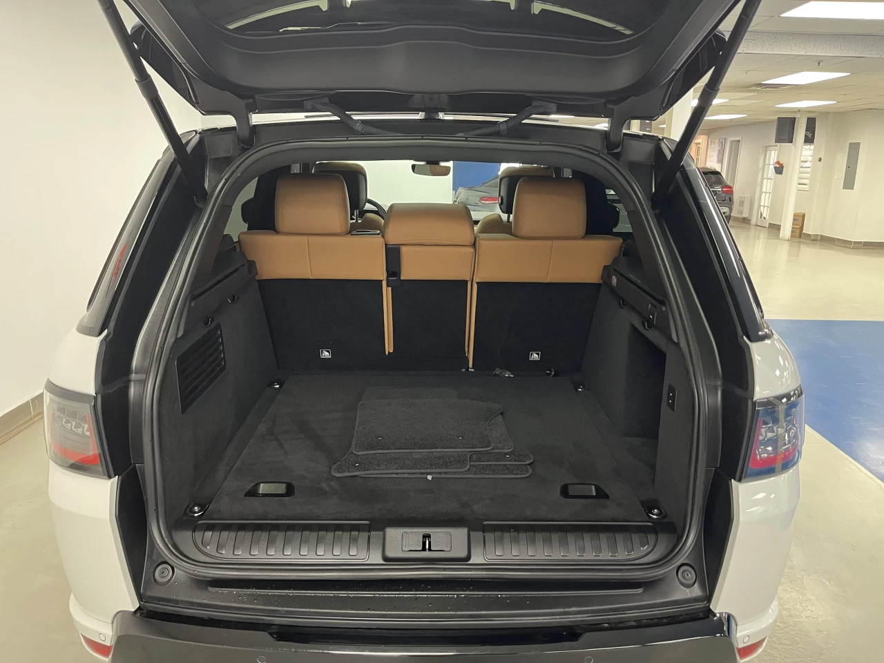 2019 Land Rover Range Rover Sport Supercharged Dynamic HSE AUTO B CONFIGURATION Image principale