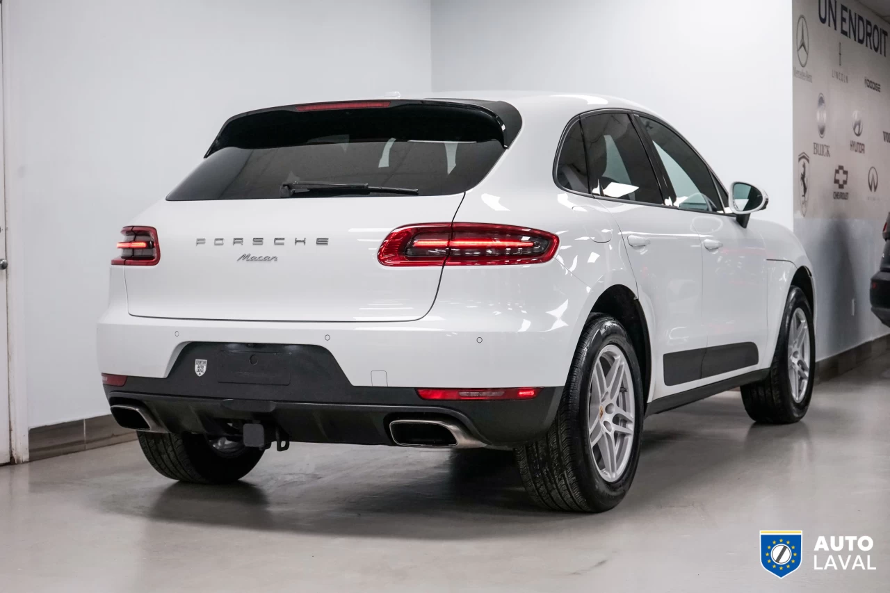 2017 Porsche Macan AWD 4dr Main Image
