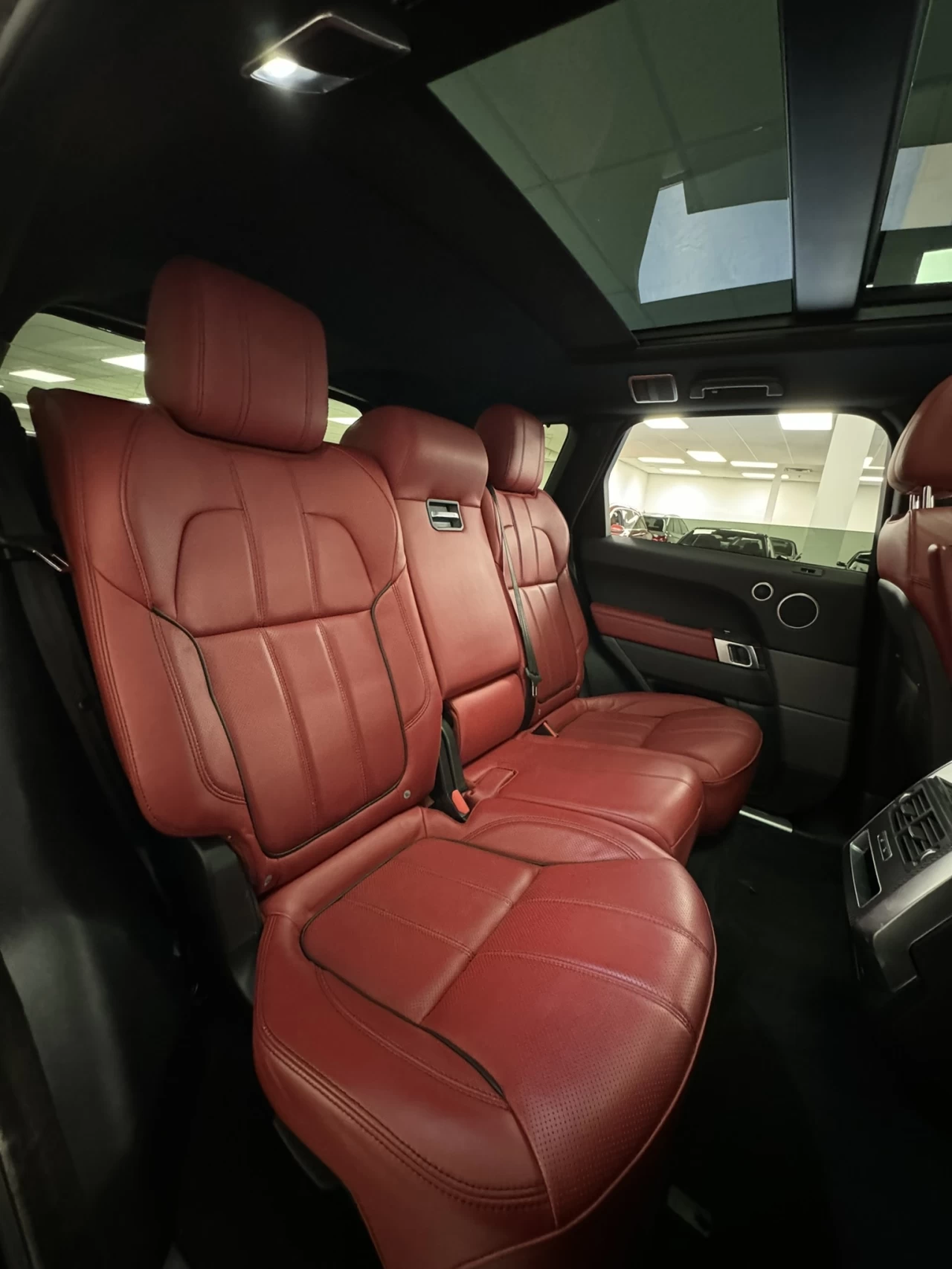 2016 Land Rover Range Rover Sport V8 SC Dynamic - FULL BLACK/RED - LOW KM - 510HP! Image principale