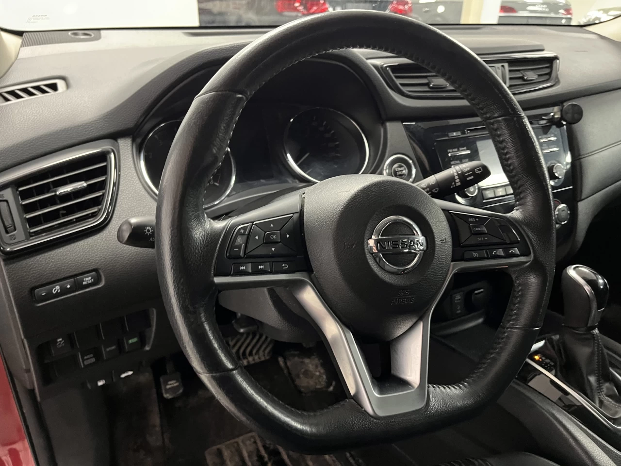 2017 Nissan Rogue AWD 4dr SV Main Image