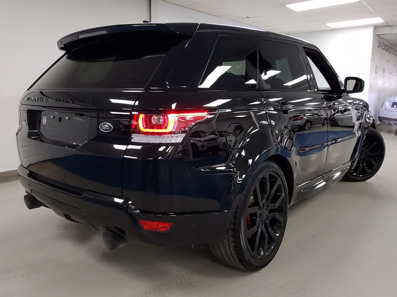 2016 Land Rover Range Rover Sport V8 SC Dynamic - FULL BLACK/RED - LOW KM - 510HP! Image principale