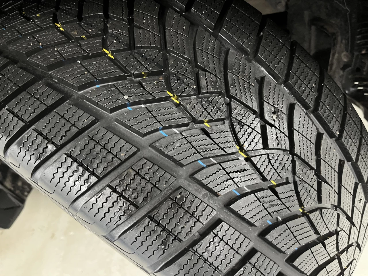 2023 BMW X6 MSPORT-FROZEN BLACK METALLIC-SKY LOUNGE Image principale