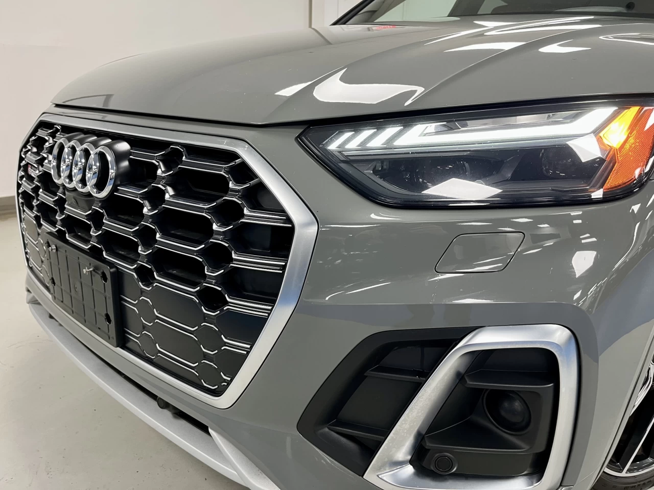 2022 Audi SQ5 QUANTUM GRAY  S-LINE  TECHNIC AIR RIDE Main Image