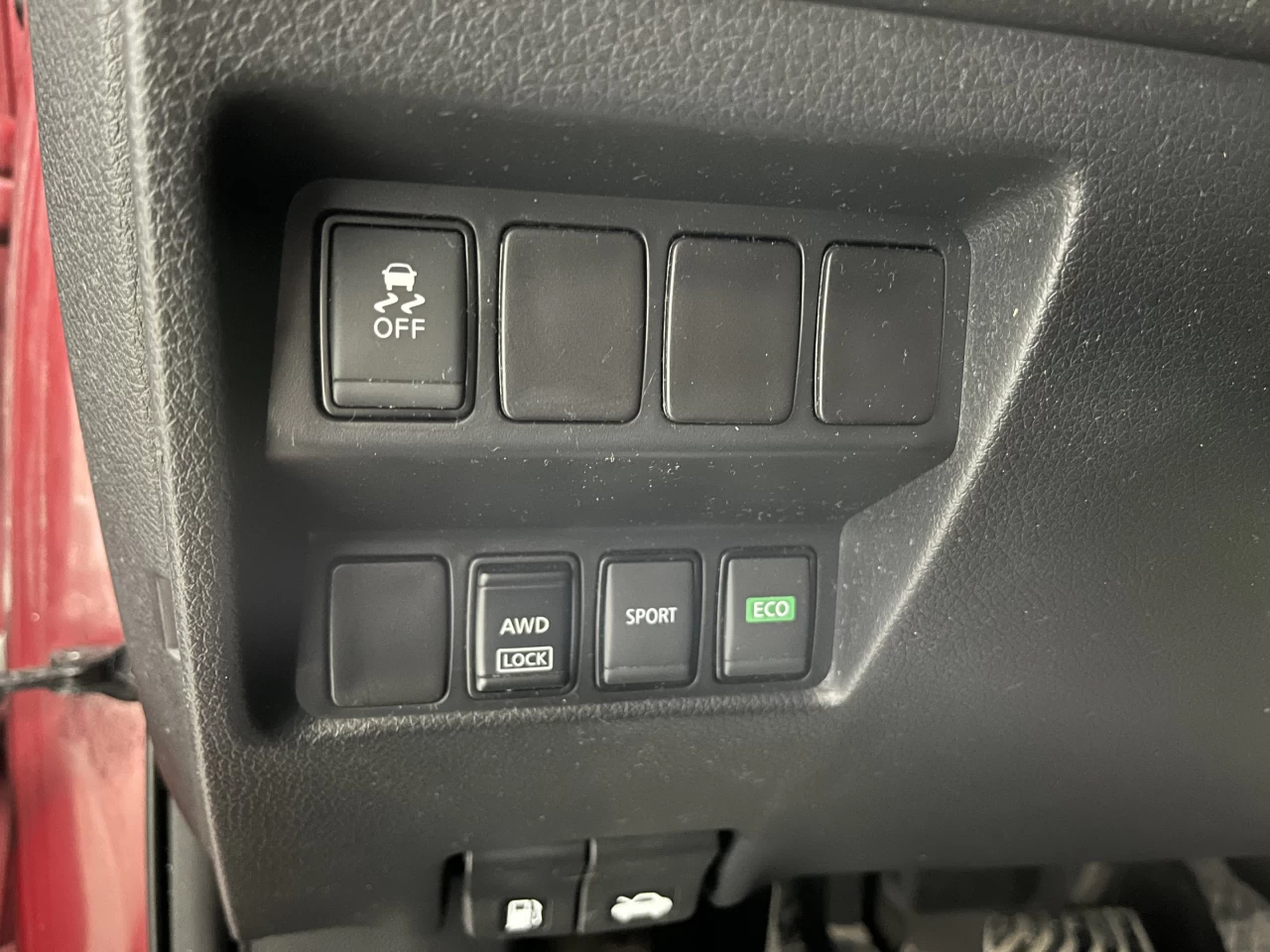 2017 Nissan Rogue AWD 4dr SV Main Image