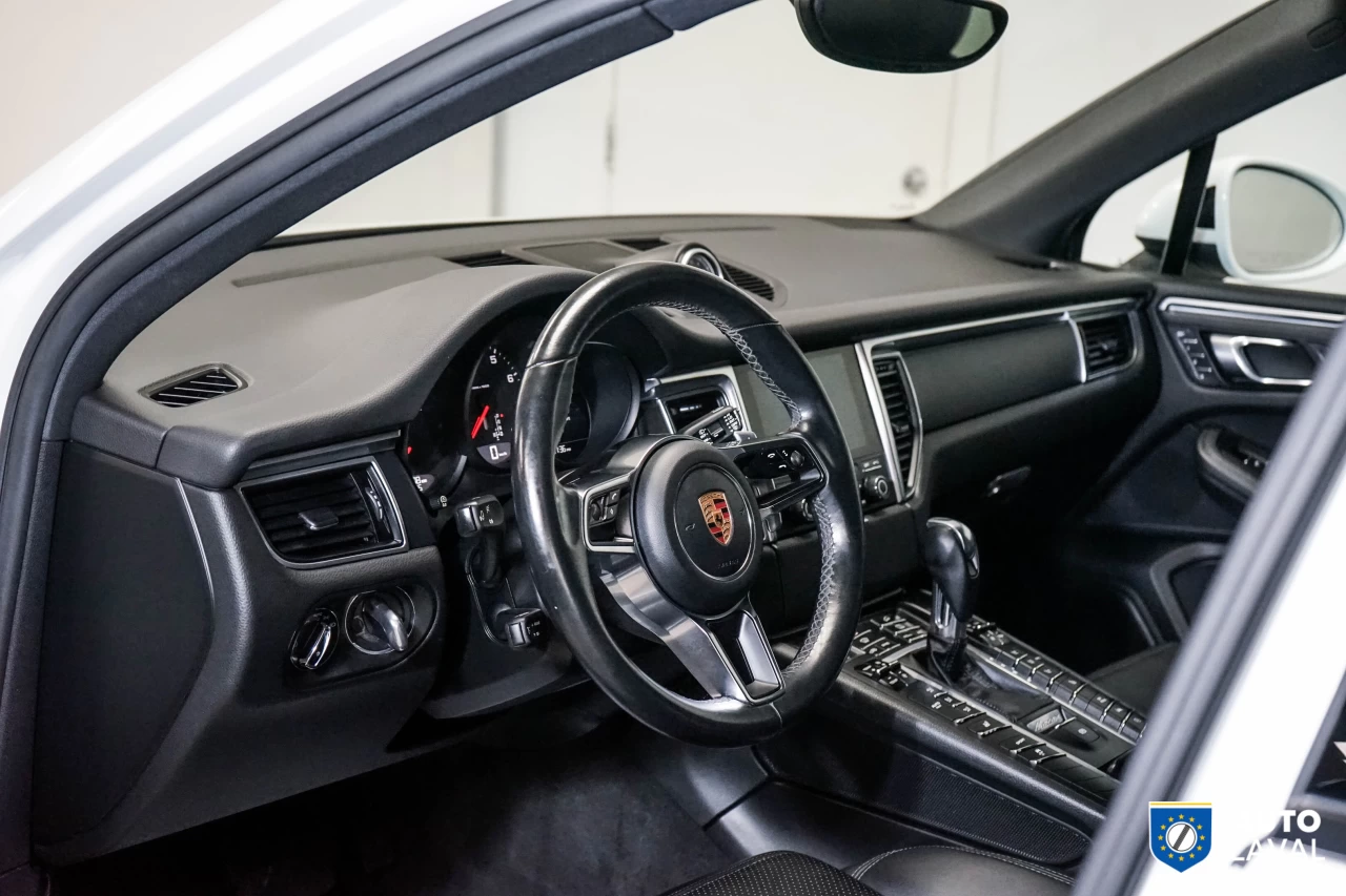 2017 Porsche Macan AWD 4dr Main Image