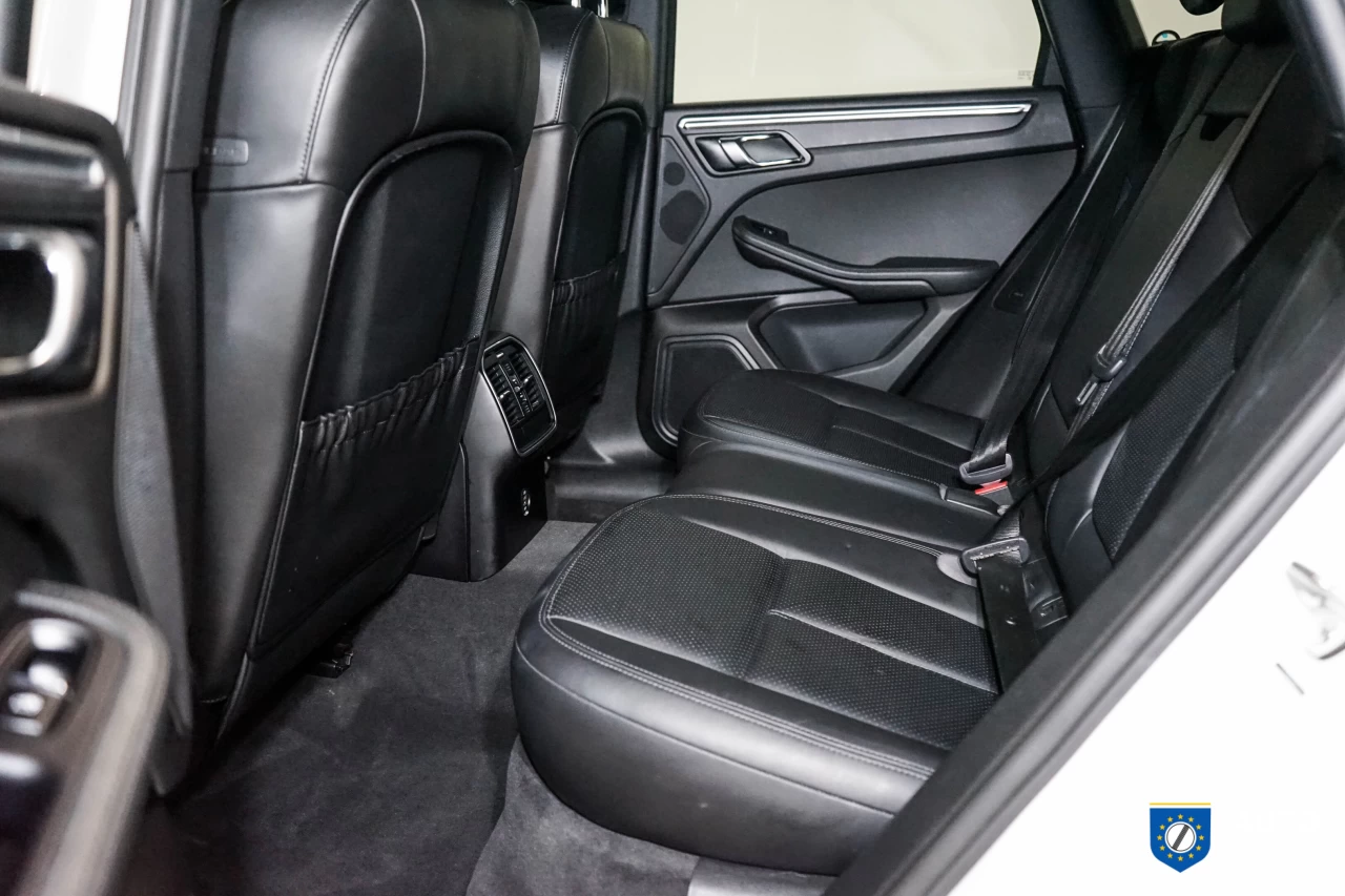 2017 Porsche Macan AWD 4dr Main Image