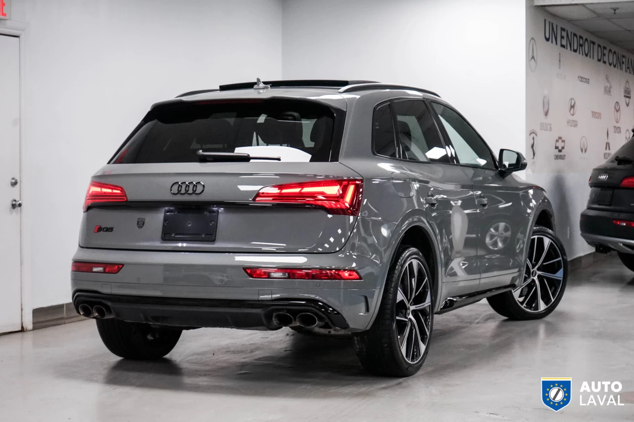 2022 Audi SQ5 TECHNIK  QUANTUM GRAY BLACK BLACK OPTICS CABON Image principale