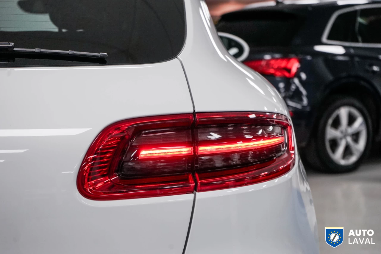 2017 Porsche Macan AWD 4dr Main Image