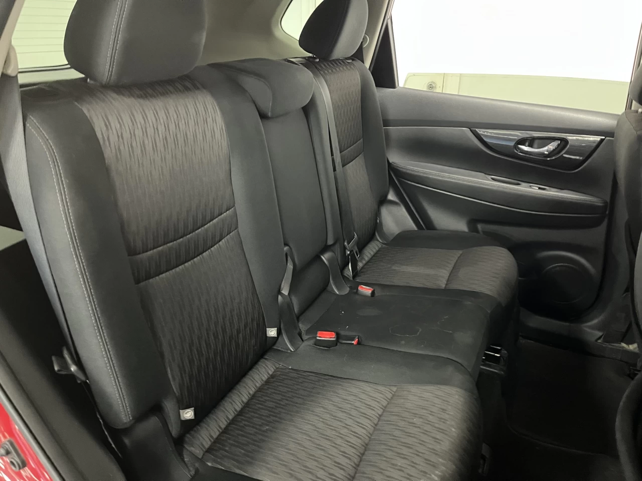 2017 Nissan Rogue AWD 4dr SV Main Image