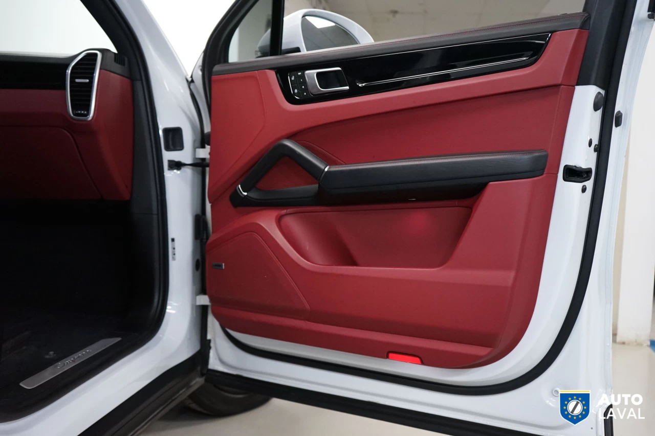 2022 Porsche Cayenne Coupe AWD Main Image