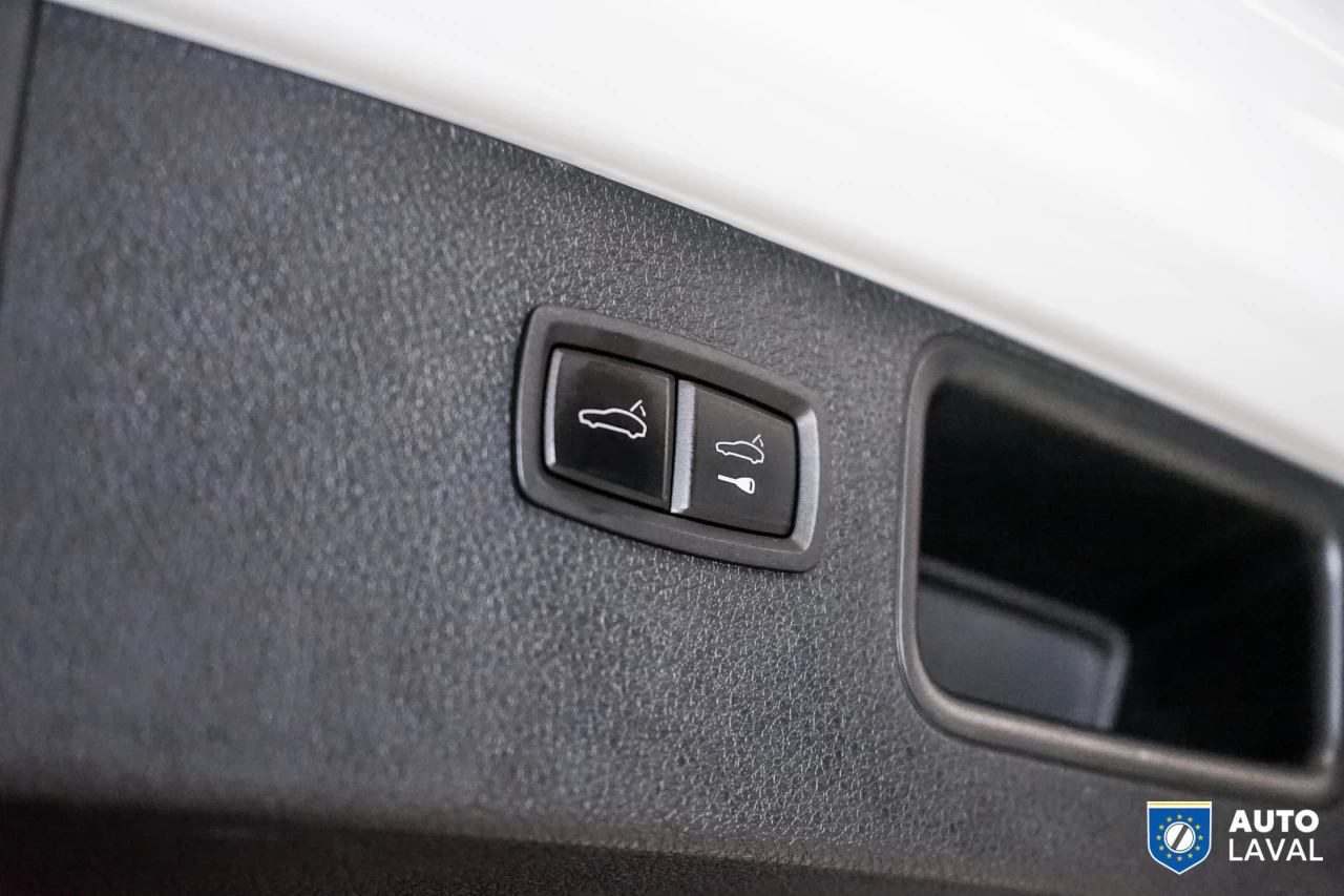 2017 Porsche Macan AWD 4dr Main Image